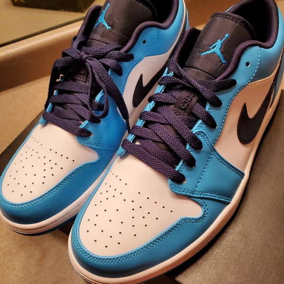 AIR JORDAN LOW's - Picture 4 of 6